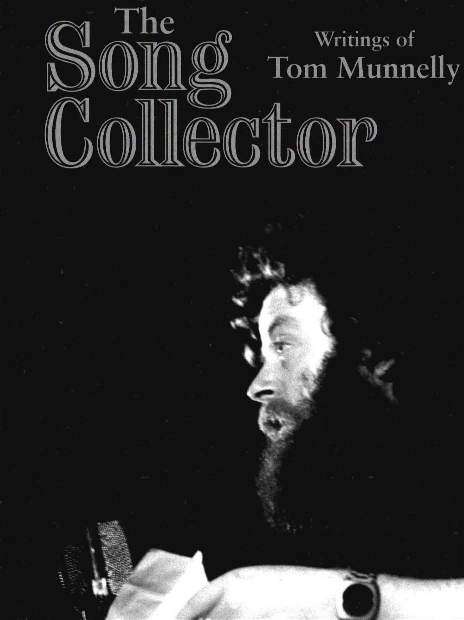 Book cover of 'The Song Collector' by Tom Munnelly with a black and white photo of a person holding a microphone.